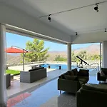 Luxury Pluto Stunning Mountain Views Villa *