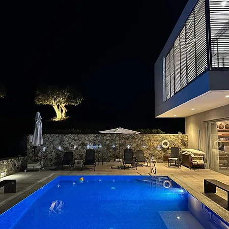 Luxury Pluto Stunning Mountain Views Villa *