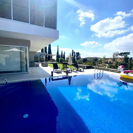 Luxury Pluto Stunning Mountain Views Villa