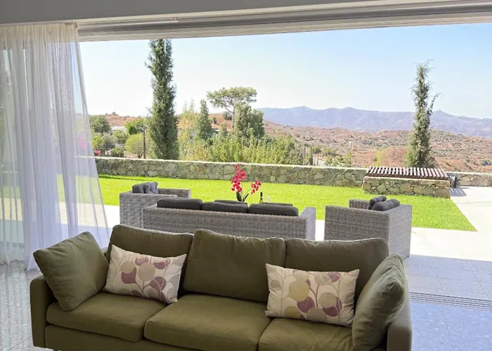 Luxury Pluto Stunning Mountain Views Villa