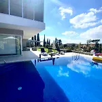 Luxury Pluto Stunning Mountain Views Villa