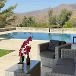 Luxury Pluto Stunning Mountain Views * Ora