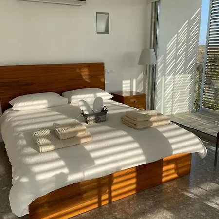 Luxury Pluto Stunning Mountain Views *