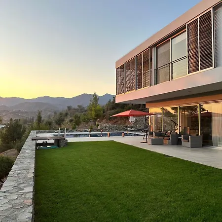 Luxury Pluto Stunning Mountain Views Villa