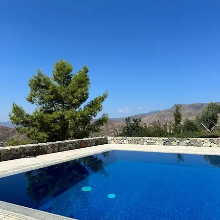 Luxury Pluto Stunning Mountain Views