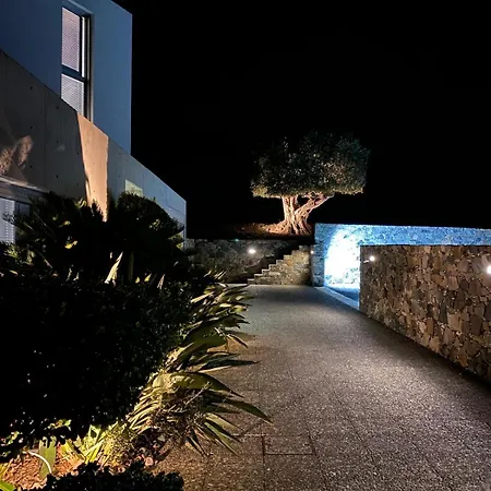 Luxury Pluto Stunning Mountain Views Ora