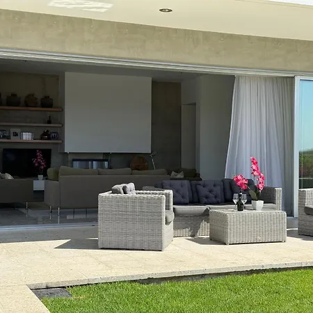 Luxury Pluto Stunning Mountain Views וילה