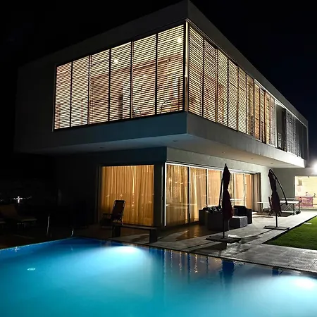 וילה Luxury Pluto Stunning Mountain Views Ora