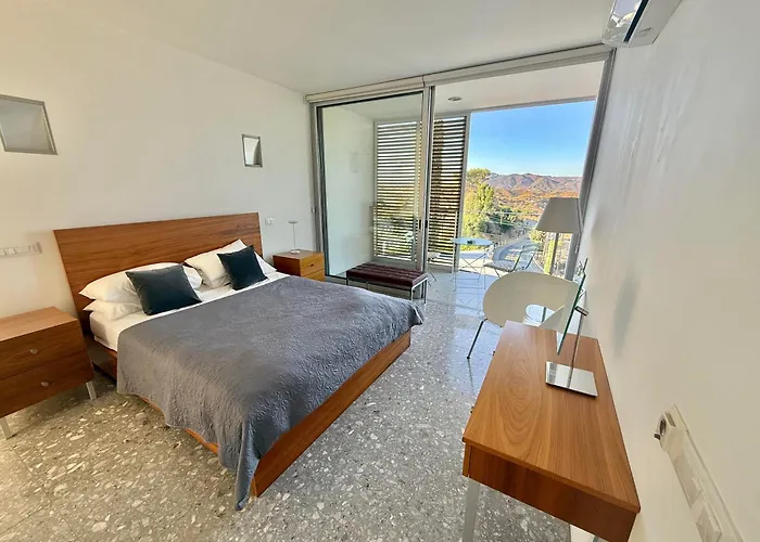 Luxury Pluto Stunning Mountain Views Ora