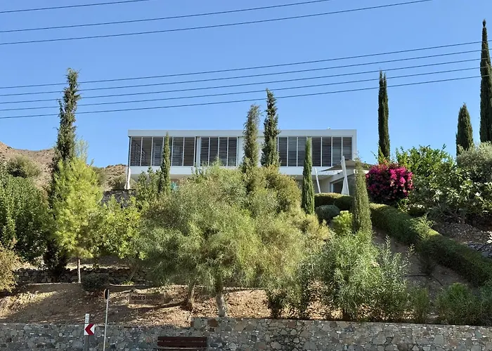 Luxury Pluto Stunning Mountain Views